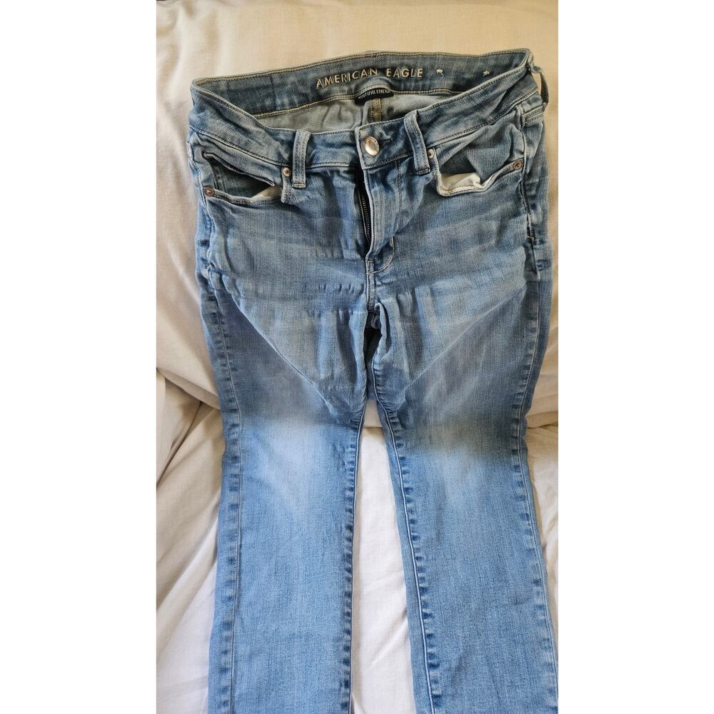American Eagle Outfitters Women's Size 6 Regular Next Level Stretch Light Wash - Picture 2 of 8